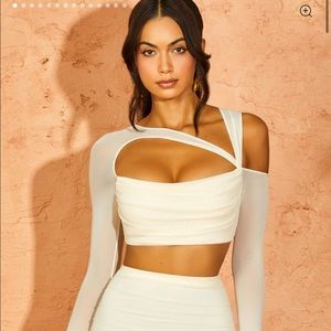 Oh Polly BELINA
Asymmetric Cowl Neck Cut Out Top